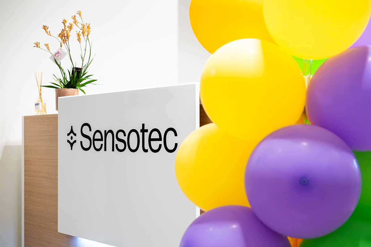 Sensotec onthaal met ballonnen