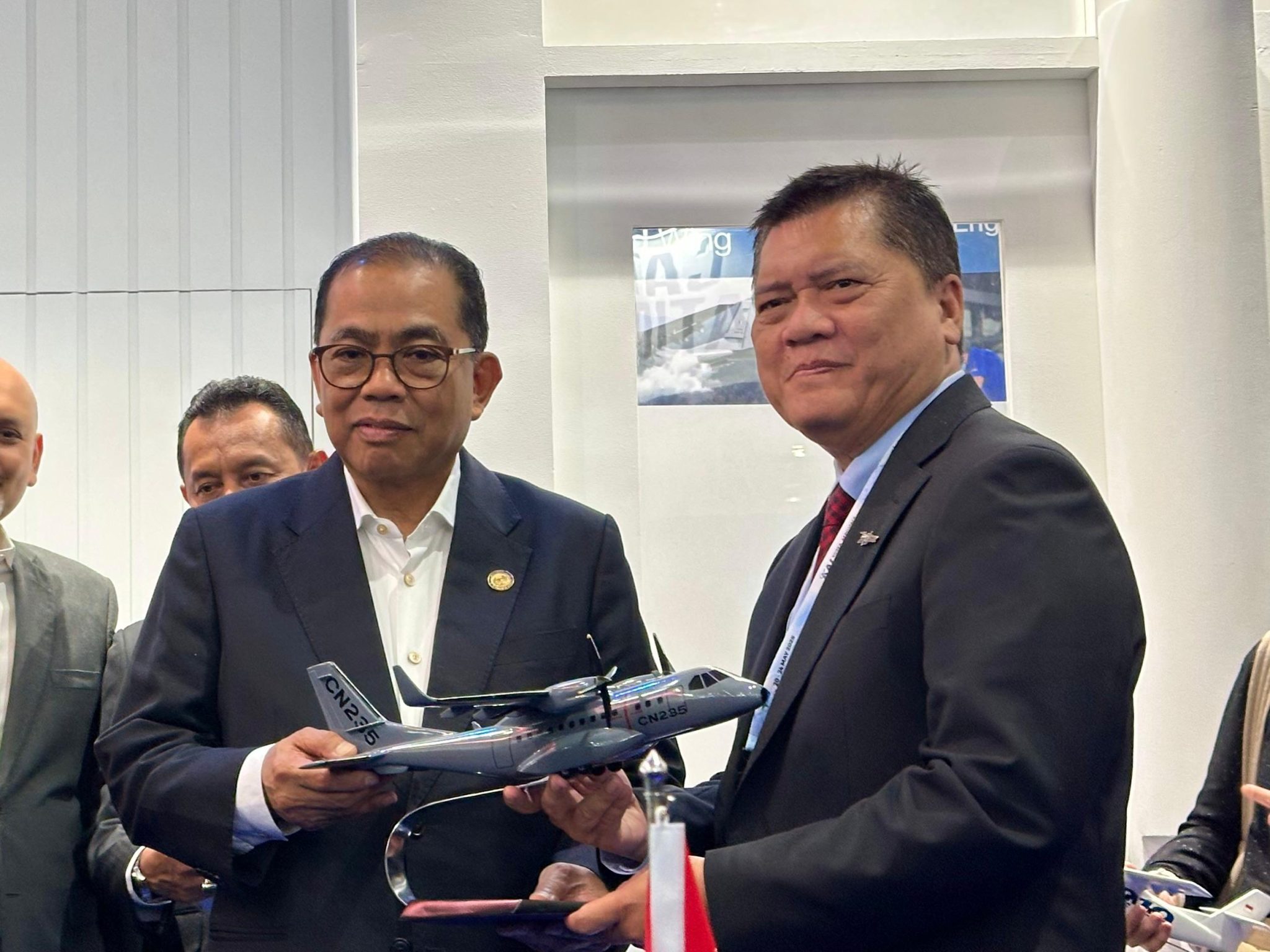 https://gbp.com.sg/stories/ptdi-bhic-bhd-ink-framework-agreement-to-boost-aerospace-cooperation/