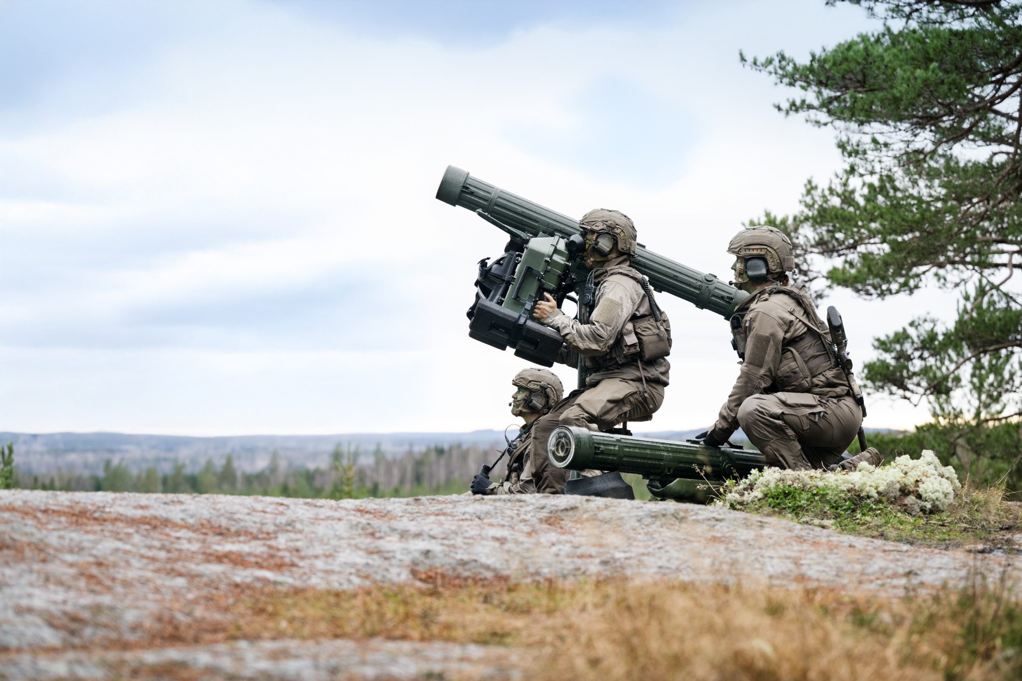 https://gbp.com.sg/stories/saab-shines-the-spotlight-on-bolide-2-air-defence-missile-barracuda-poncho/