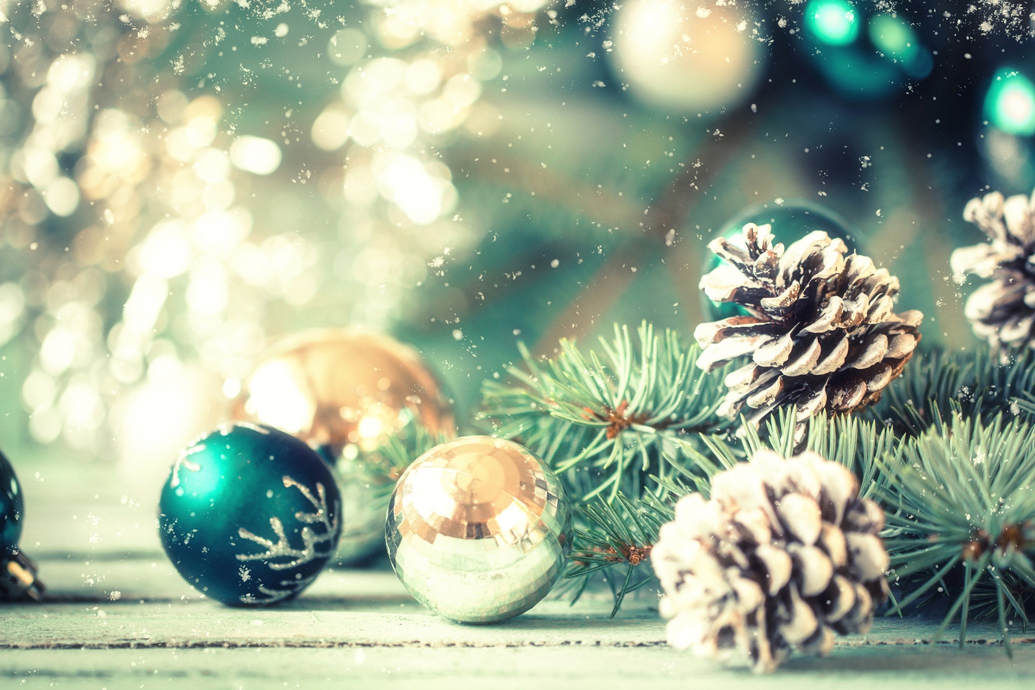 https://stratus.campaign-image.eu/images/32883000014034004_zc_v1_1699541632230_christmas_decorations.jpg