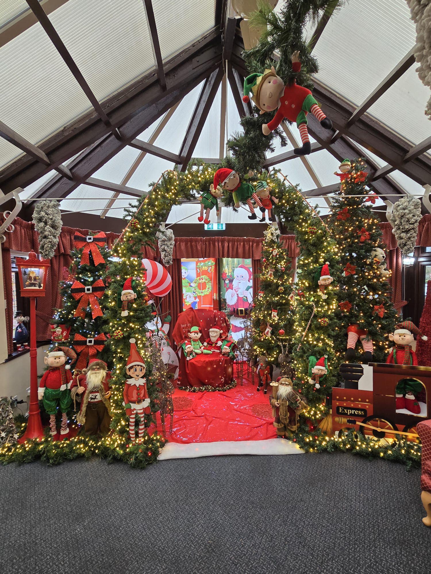 https://stratus.campaign-image.eu/images/32883000018639140_zc_v1_1734085943911_wychbury_decs.jpeg