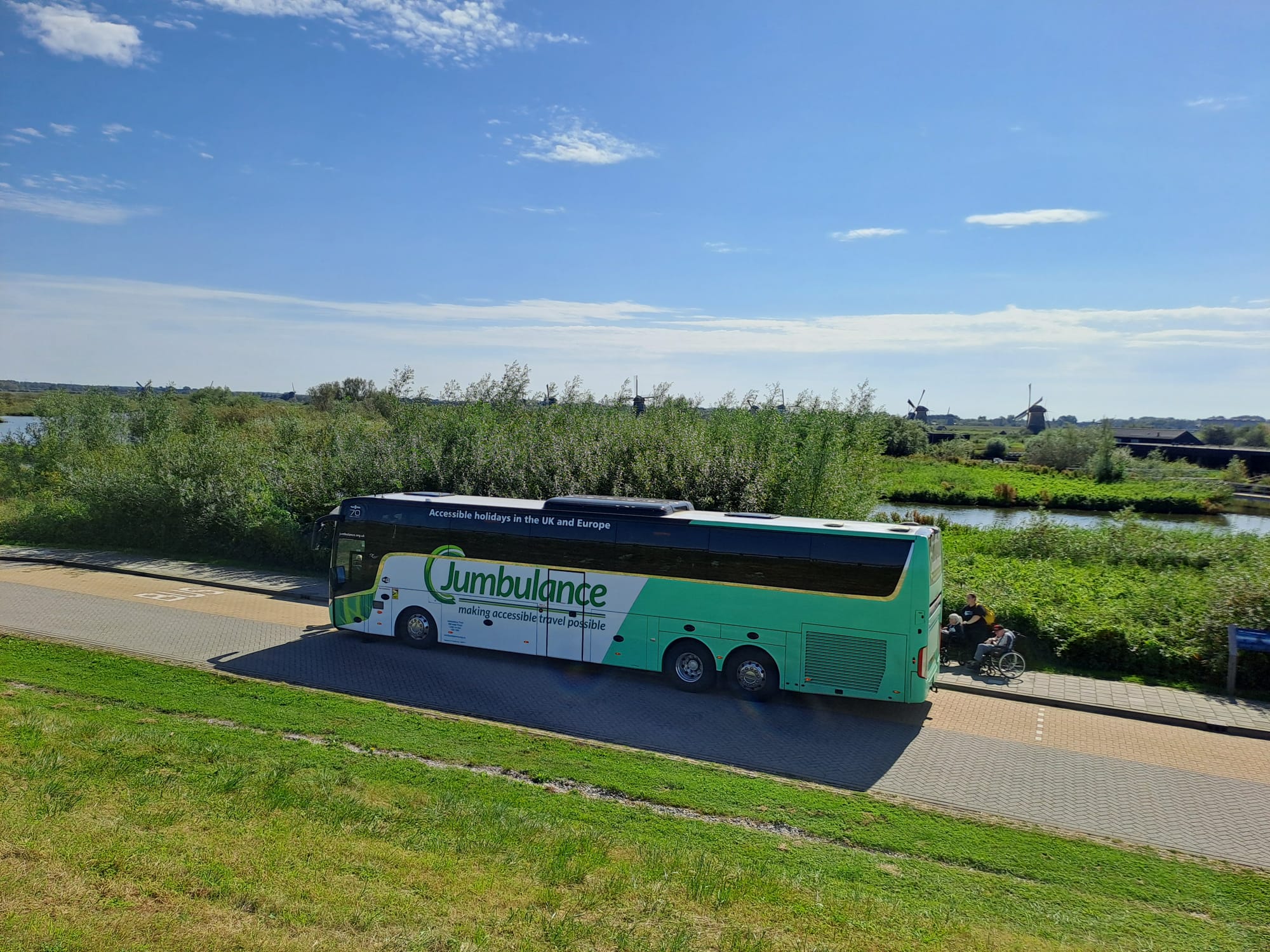 https://stratus.campaign-image.eu/images/32883000026391236_zc_v1_1780578793660_jumbulance.jpg