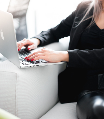 https://stratus.campaign-image.eu/images/46028000058405008_zc_v1_1706264547030_i_business_woman.jpg