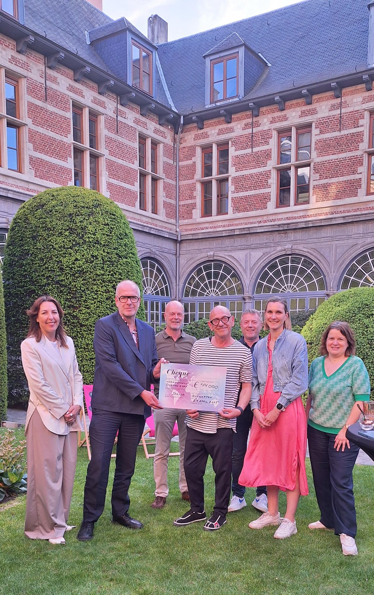 Sensoa ontvangt gift van Antwerp Diner