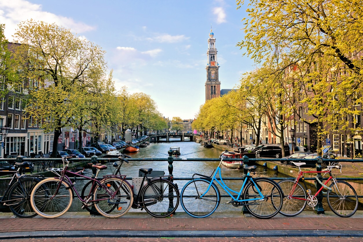 https://stratus.campaign-image.eu/images/86408000036462003_zc_v1_1779273417148_istock_2069511791_amsterdam_jenifoto.jpg