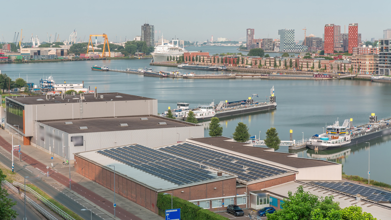 https://stratus.campaign-image.eu/images/86408000036462003_zc_v1_1779273421782_istock_2227353063_rotterdam_port_credit_hyperlapsepro.jpg