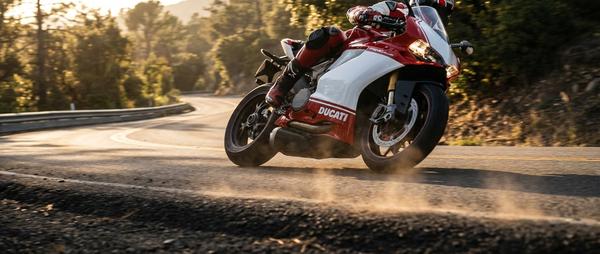 Motorrad in der Kurve